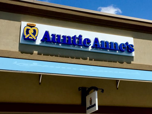 Auntie Anne's Exterior